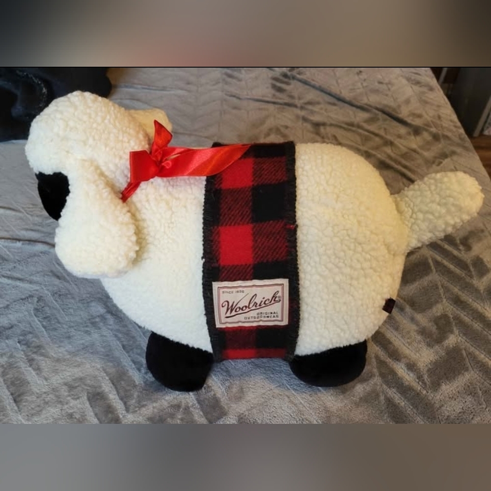 *VINTAGE* Woolrich sheep stuffy